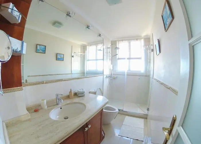 And The Ocean Apartamento