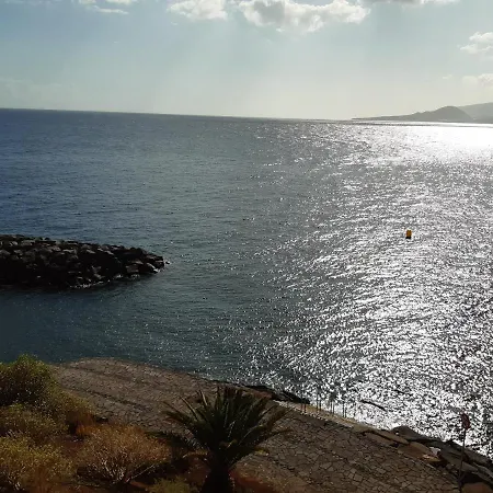 Apartment And The Ocean *