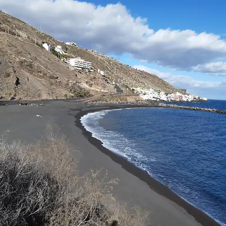 דירה And The Ocean *